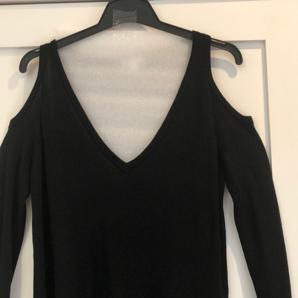 14th & UNION cold shoulder sweater - Picture 3 of 10